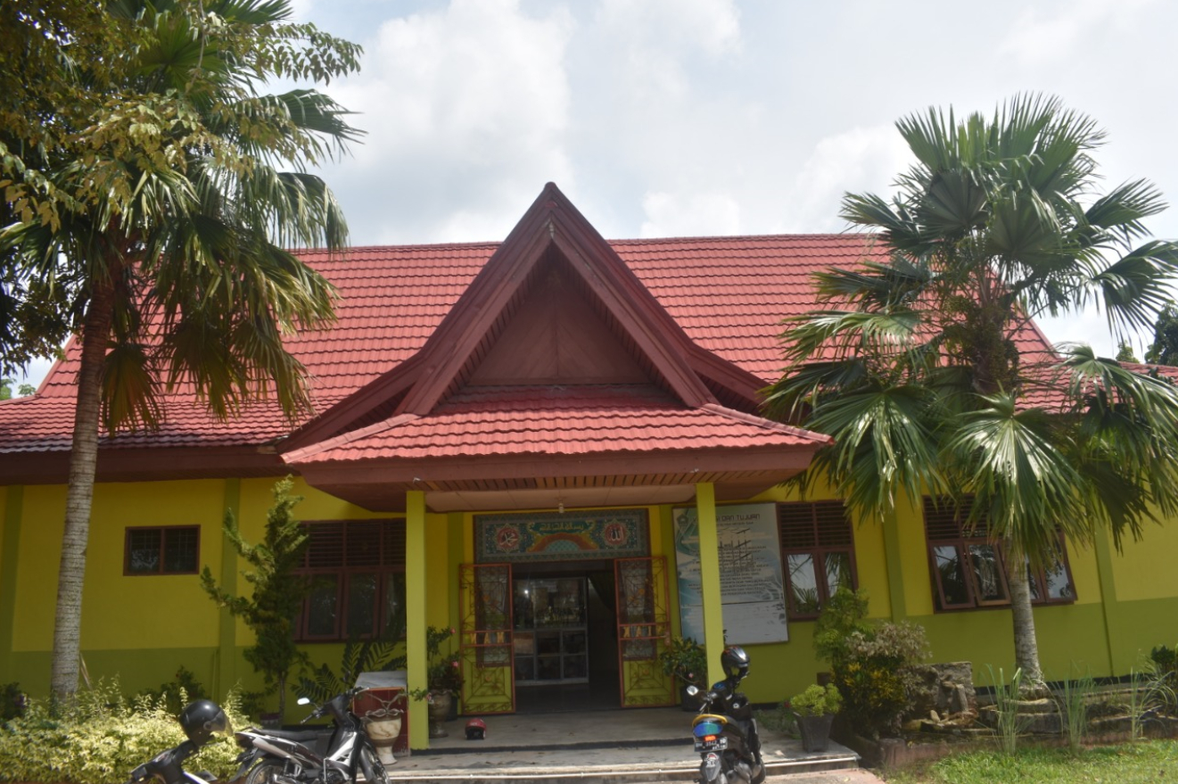 Tampil Depan Sekolah